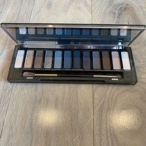 New Naked Smoky eyeshadow palette